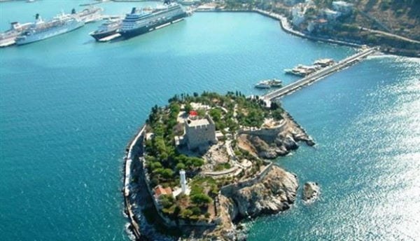 Pigeon Island and the bay of Kuşadası, 25 minutes from Ephesus